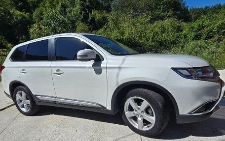Mitsubishi Outlander III рестайлинг 3, 2018 год, 2 100 000 рублей, 21 фотография