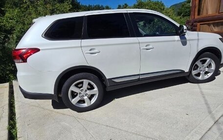 Mitsubishi Outlander III рестайлинг 3, 2018 год, 2 100 000 рублей, 22 фотография