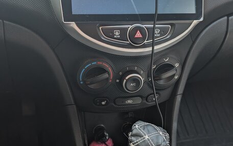 Hyundai Solaris II рестайлинг, 2012 год, 980 000 рублей, 13 фотография