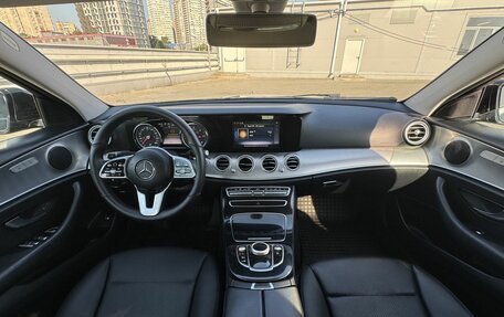 Mercedes-Benz E-Класс, 2019 год, 1 890 000 рублей, 10 фотография