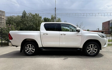 Toyota Hilux VIII, 2016 год, 2 900 000 рублей, 3 фотография