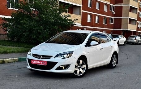 Opel Astra J, 2013 год, 630 000 рублей, 1 фотография