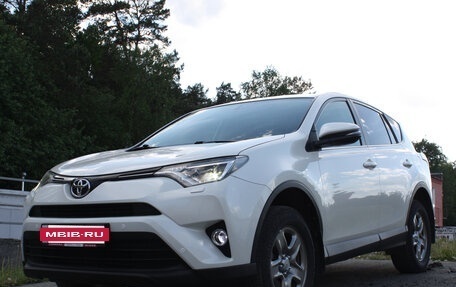Toyota RAV4, 2016 год, 2 349 000 рублей, 2 фотография