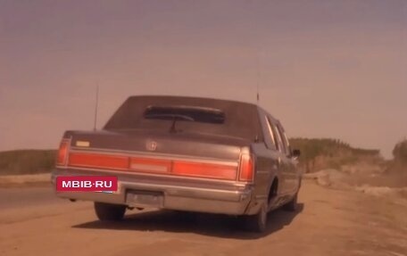 Lincoln Town Car II, 1988 год, 1 200 000 рублей, 3 фотография