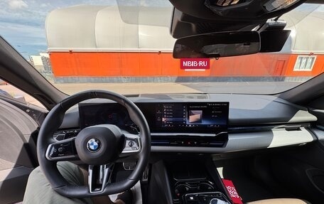 BMW 5 серия, 2024 год, 6 399 000 рублей, 15 фотография