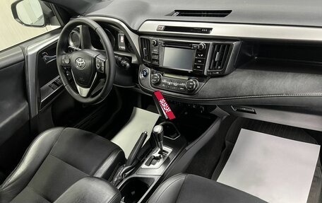 Toyota RAV4, 2016 год, 1 680 000 рублей, 13 фотография