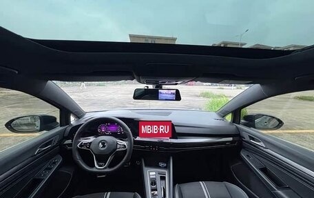 Volkswagen Golf VIII, 2023 год, 2 390 000 рублей, 10 фотография
