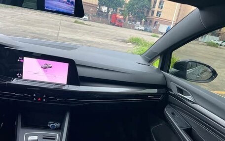 Volkswagen Golf VIII, 2023 год, 2 390 000 рублей, 11 фотография