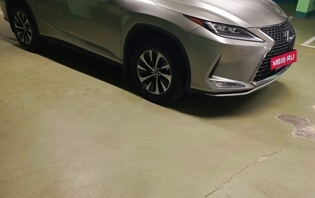 Lexus RX IV рестайлинг, 2019 год, 4 170 000 рублей, 8 фотография