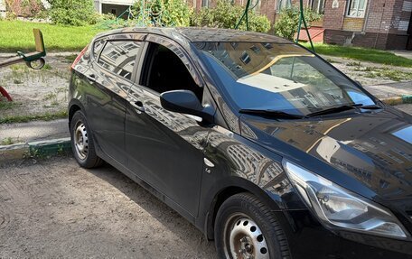 Hyundai Solaris II рестайлинг, 2015 год, 1 120 000 рублей, 2 фотография