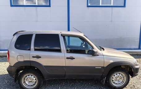 Chevrolet Niva I рестайлинг, 2016 год, 800 000 рублей, 4 фотография