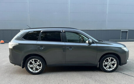 Mitsubishi Outlander III рестайлинг 3, 2013 год, 1 150 000 рублей, 2 фотография