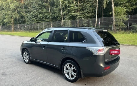 Mitsubishi Outlander III рестайлинг 3, 2013 год, 1 150 000 рублей, 5 фотография