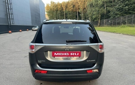 Mitsubishi Outlander III рестайлинг 3, 2013 год, 1 150 000 рублей, 4 фотография