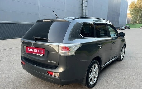Mitsubishi Outlander III рестайлинг 3, 2013 год, 1 150 000 рублей, 3 фотография