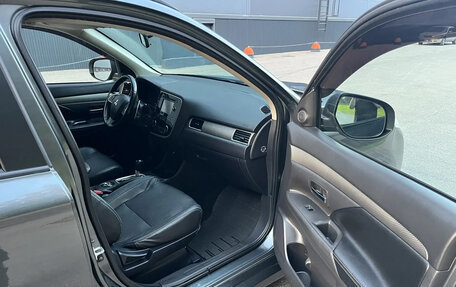 Mitsubishi Outlander III рестайлинг 3, 2013 год, 1 150 000 рублей, 13 фотография