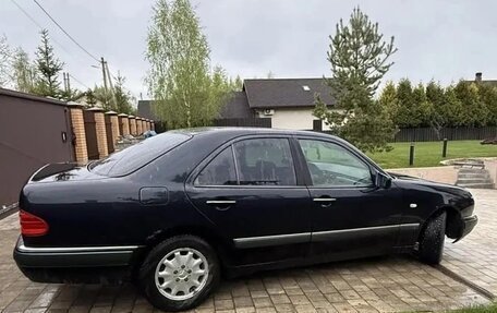 Mercedes-Benz E-Класс, 1998 год, 350 000 рублей, 3 фотография
