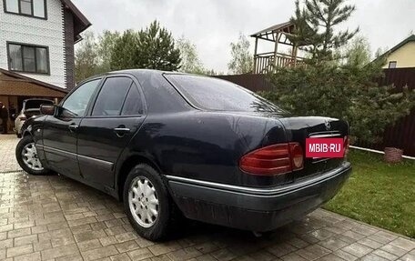 Mercedes-Benz E-Класс, 1998 год, 350 000 рублей, 5 фотография