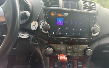 Toyota Highlander III, 2011 год, 2 100 000 рублей, 3 фотография