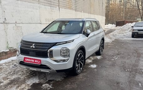 Mitsubishi Outlander, 2023 год, 3 800 000 рублей, 1 фотография