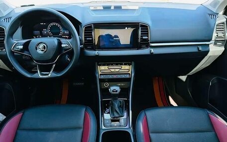 Skoda Karoq I, 2023 год, 2 130 000 рублей, 8 фотография