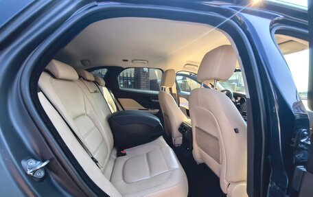 Jaguar F-Pace, 2017 год, 2 700 000 рублей, 2 фотография