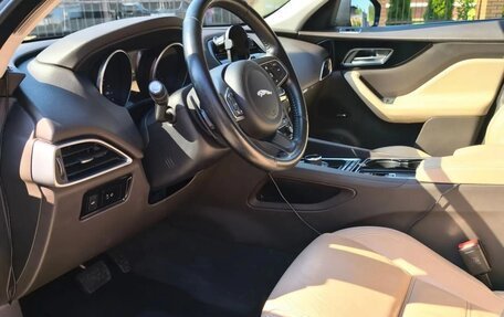 Jaguar F-Pace, 2017 год, 2 700 000 рублей, 16 фотография