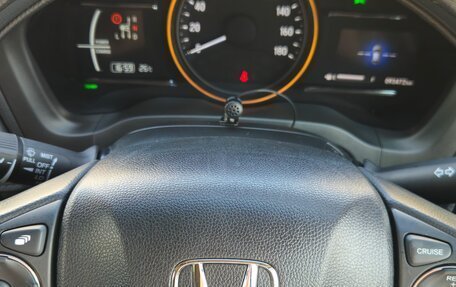 Honda Vezel, 2018 год, 1 900 000 рублей, 13 фотография