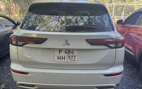 Mitsubishi Outlander, 2023 год, 3 800 000 рублей, 4 фотография