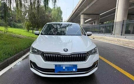 Skoda Rapid II, 2023 год, 1 423 000 рублей, 2 фотография