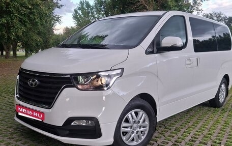 Hyundai H-1 II рестайлинг, 2019 год, 2 950 000 рублей, 2 фотография