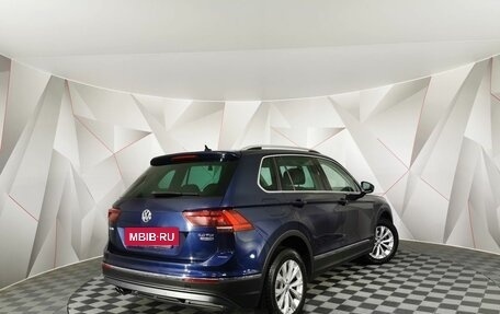 Volkswagen Tiguan II, 2018 год, 1 995 000 рублей, 2 фотография