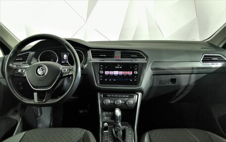 Volkswagen Tiguan II, 2018 год, 1 995 000 рублей, 13 фотография