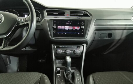 Volkswagen Tiguan II, 2018 год, 1 995 000 рублей, 14 фотография