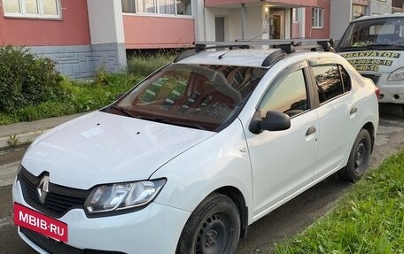 Renault Logan II, 2018 год, 900 000 рублей, 2 фотография
