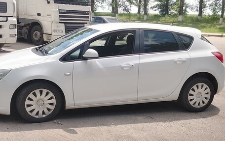 Opel Astra J, 2014 год, 640 000 рублей, 2 фотография