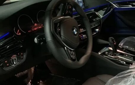 BMW 5 серия, 2018 год, 2 980 000 рублей, 2 фотография