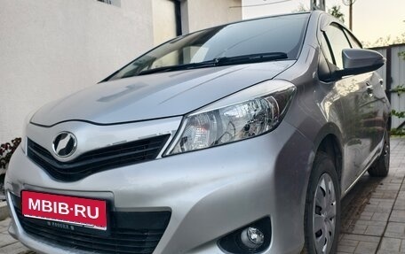 Toyota Vitz, 2013 год, 650 000 рублей, 1 фотография