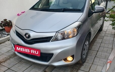 Toyota Vitz, 2013 год, 650 000 рублей, 2 фотография