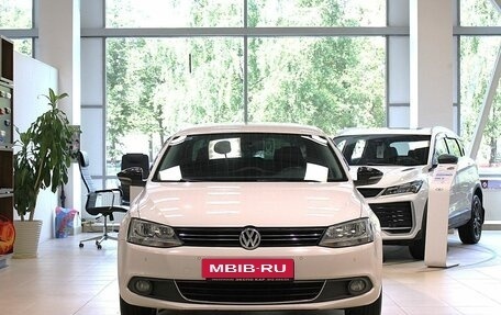 Volkswagen Jetta VI, 2013 год, 880 000 рублей, 2 фотография