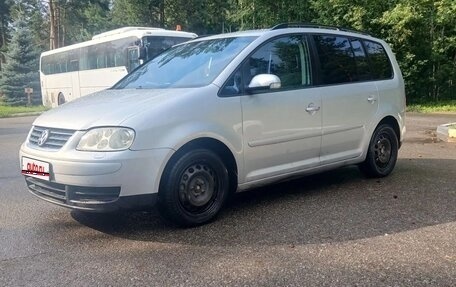 Volkswagen Touran III, 2003 год, 588 000 рублей, 1 фотография