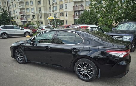 Toyota Camry, 2021 год, 3 450 000 рублей, 4 фотография