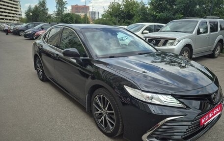 Toyota Camry, 2021 год, 3 450 000 рублей, 2 фотография