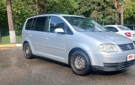 Volkswagen Touran III, 2003 год, 588 000 рублей, 4 фотография