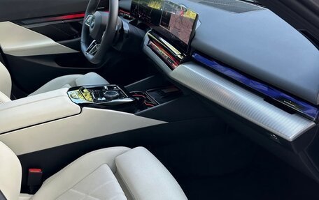 BMW 5 серия, 2025 год, 7 490 000 рублей, 10 фотография