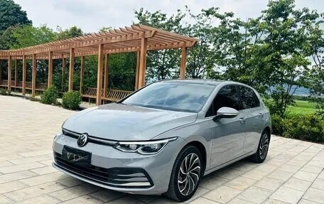 Volkswagen Golf VIII, 2023 год, 1 650 000 рублей, 1 фотография