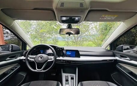 Volkswagen Golf VIII, 2023 год, 1 650 000 рублей, 9 фотография