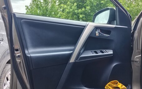 Toyota RAV4, 2015 год, 2 650 000 рублей, 10 фотография