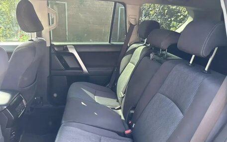 Toyota Land Cruiser Prado 150 рестайлинг 2, 2014 год, 3 000 000 рублей, 2 фотография