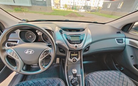 Hyundai Elantra V, 2013 год, 790 000 рублей, 2 фотография